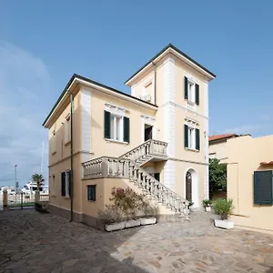 https://villa-liberty-san-vincenzo.it-tuscanyhotel.com